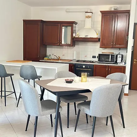 Appartamento Domus Estense Parcheggio Gratuito No Ztl Centro A 5 Minuti A Piedi *