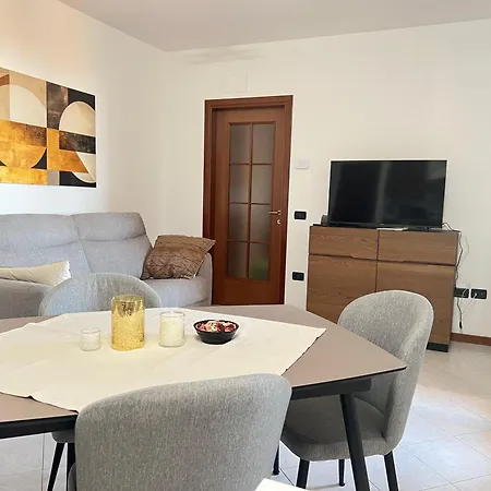 Appartamento Domus Estense Parcheggio Gratuito No Ztl Centro A 5 Minuti A Piedi