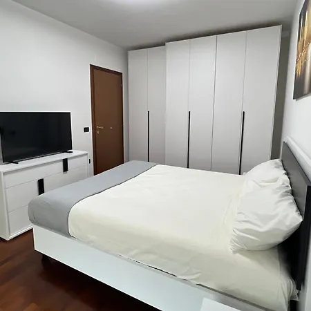 Appartamento Domus Estense Parcheggio Gratuito No Ztl Centro A 5 Minuti A Piedi *
