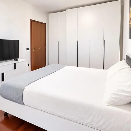 Domus Estense Ampio Living, Terrazza E Parcheggio Gratis Apartamento *