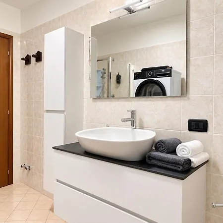 Domus Estense Ampio Living, Terrazza E Parcheggio Gratis