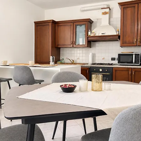 Domus Estense Ampio Living, Terrazza E Parcheggio Gratis Apartamento *